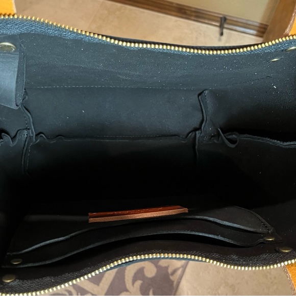 NEW Portland Leather Medium Zipper Tote Bag with English Bridle handles - Picture 5 of 7